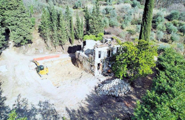 Colonica terratetto libera su tre lati di nuova realizzazione in vendita a Pistoia