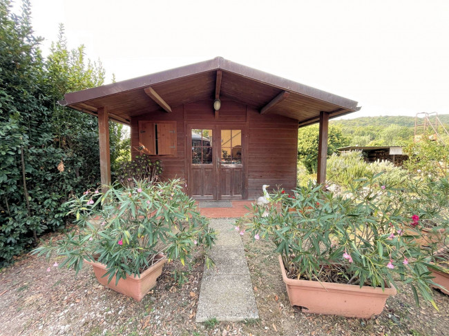 Agriturismo con ampio terreno con vista panoramica in vendita a Vecchiano