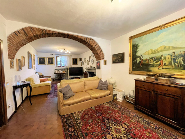 Agriturismo con ampio terreno con vista panoramica in vendita a Vecchiano