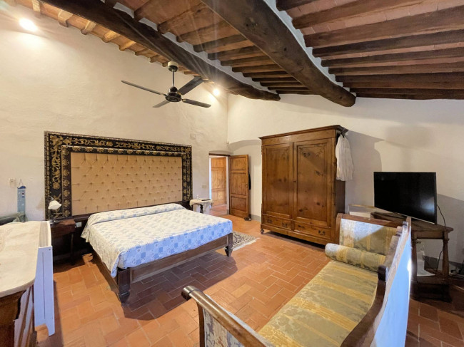Agriturismo con ampio terreno con vista panoramica in vendita a Vecchiano