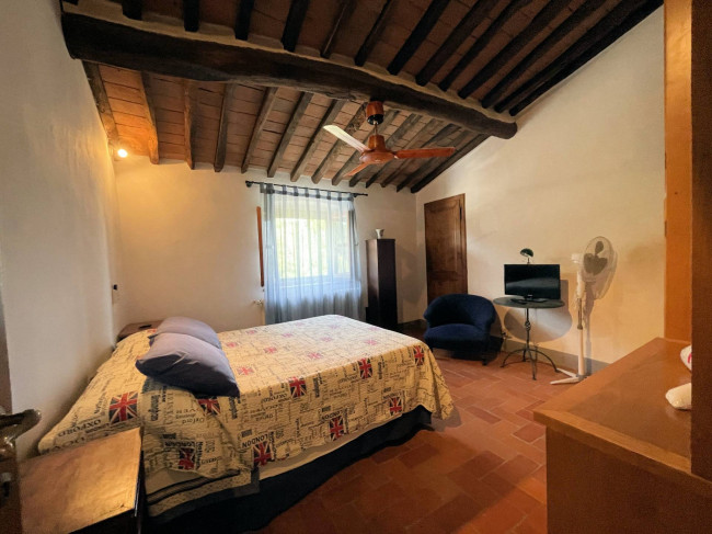 Agriturismo con ampio terreno con vista panoramica in vendita a Vecchiano