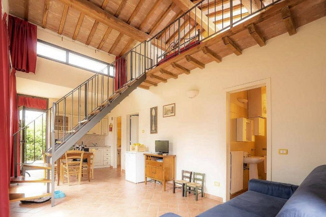 Complesso turistico ricettivo di ampia superficie in ottima posizione in vendita a Ponsacco