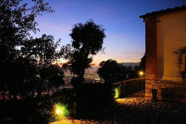 Villa con giardino e vista panoramica mozzafiato in vendita a Monsummano Terme