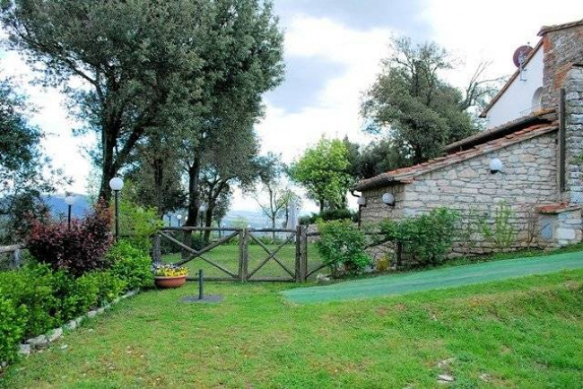 Villa con giardino e vista panoramica mozzafiato in vendita a Monsummano Terme