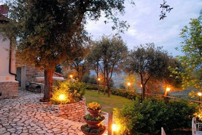 Villa con giardino e vista panoramica mozzafiato in vendita a Monsummano Terme