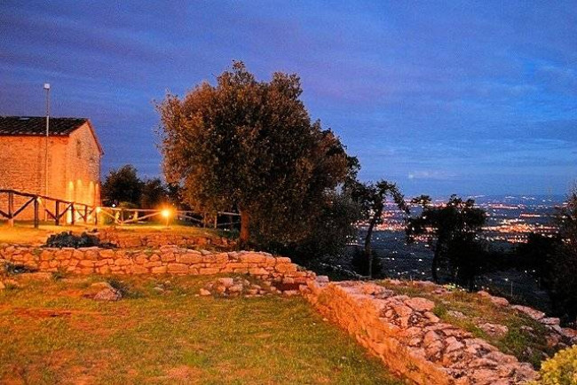 Villa con giardino e vista panoramica mozzafiato in vendita a Monsummano Terme