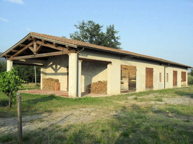 Complesso immobiliare di tipo rustico con vigneto uliveto piscina e annessi in vendita a Terranuova Bracciolini