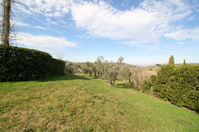 Villetta libera su quattro lati con ampio giardino in zona panoramica in vendita a Montespertoli