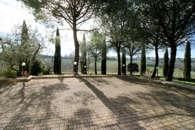 Villetta libera su quattro lati con ampio giardino in zona panoramica in vendita a Montespertoli