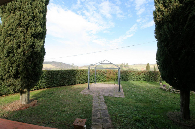 Villetta libera su quattro lati con ampio giardino in zona panoramica in vendita a Montespertoli