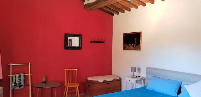 Casa indipendente ristrutturata con terreno e vista panoramica in vendita a Roccastrada