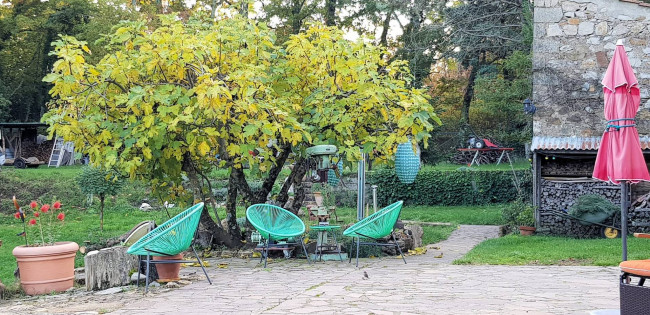 Casa indipendente ristrutturata con terreno e vista panoramica in vendita a Roccastrada