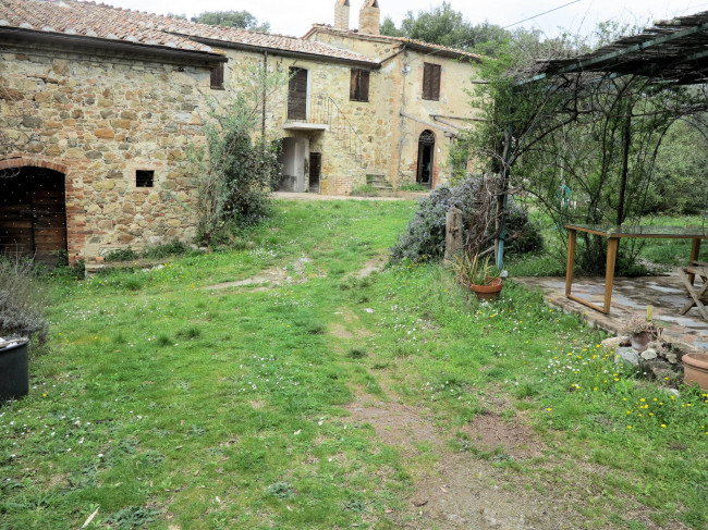 Terratetto libero su tre lati con giardino in vendita a Civitella Paganico