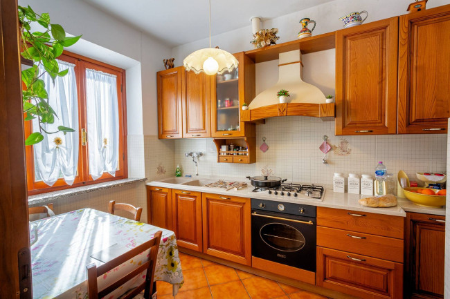 Complesso immobiliare di ampia superficie con terreno in vendita a Volterra