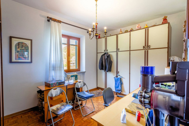 Complesso immobiliare di ampia superficie con terreno in vendita a Volterra