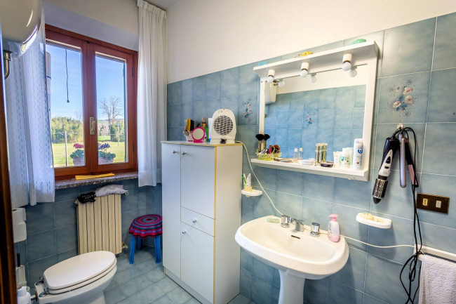 Complesso immobiliare di ampia superficie con terreno in vendita a Volterra
