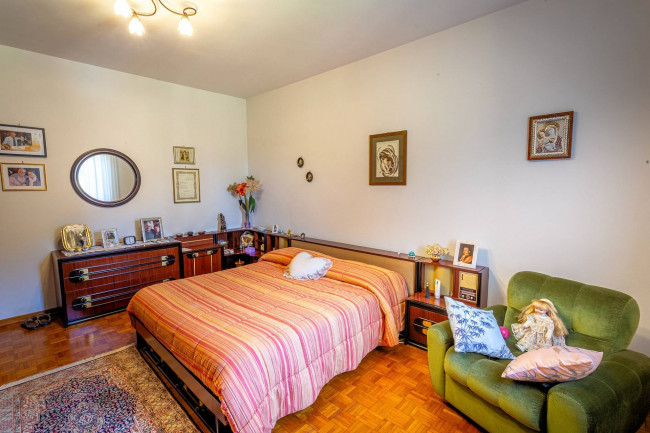 Complesso immobiliare di ampia superficie con terreno in vendita a Volterra