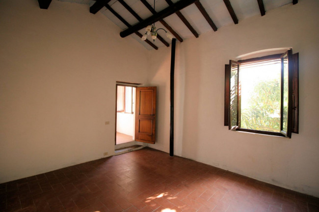 Rustico in stile Toscano con terreno in vendita a Lamporecchio