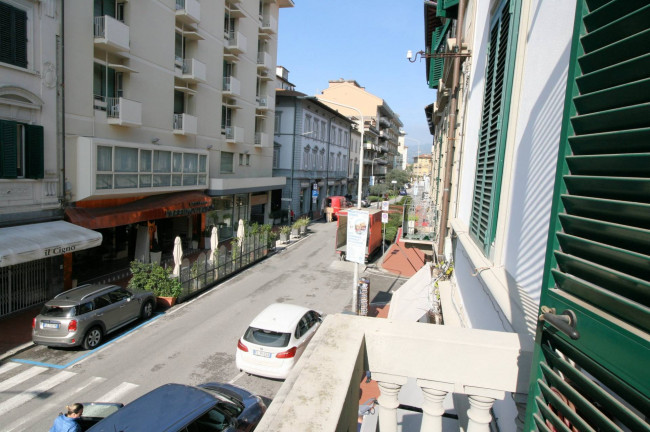 UNITA' IMMOBILIARE DI AMPIA SUPERFICIE CON OTTIME POTENZIALITA' DI UTILIZZO IN POSIZIONE CENTRALE in vendita a Montecatini-Terme
