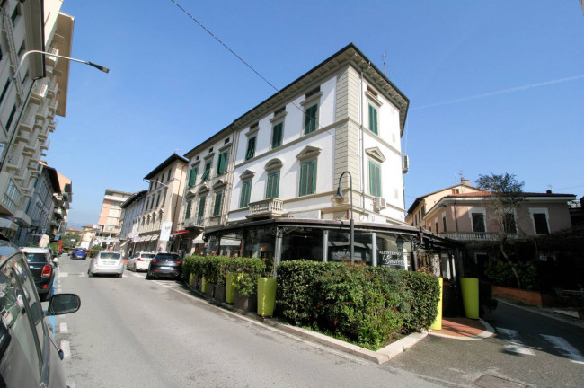 UNITA' IMMOBILIARE DI AMPIA SUPERFICIE CON OTTIME POTENZIALITA' DI UTILIZZO IN POSIZIONE CENTRALE in vendita a Montecatini-Terme