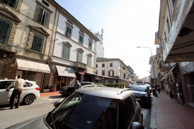 UNITA' IMMOBILIARE DI AMPIA SUPERFICIE CON OTTIME POTENZIALITA' DI UTILIZZO IN POSIZIONE CENTRALE in vendita a Montecatini-Terme