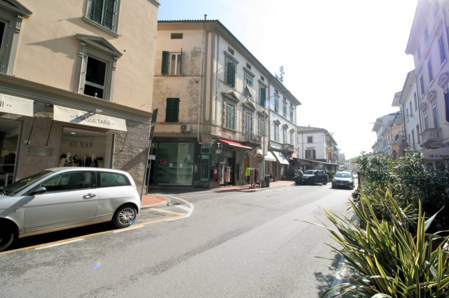 UNITA' IMMOBILIARE DI AMPIA SUPERFICIE CON OTTIME POTENZIALITA' DI UTILIZZO IN POSIZIONE CENTRALE in vendita a Montecatini-Terme