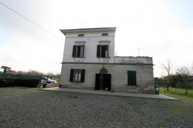 Terratetto libero su quattro lati con giardino in vendita a Altopascio