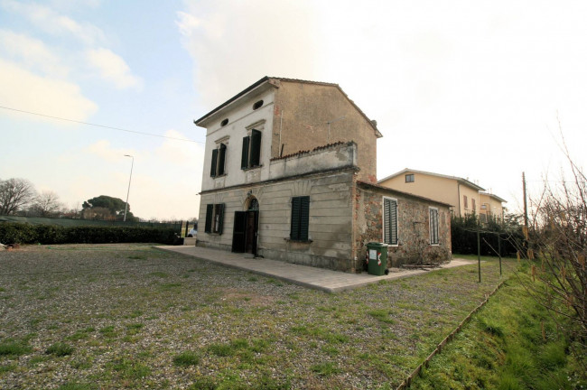 Terratetto libero su quattro lati con giardino in vendita a Altopascio