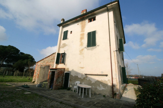 Terratetto libero su quattro lati con giardino in vendita a Altopascio