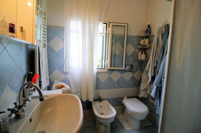 Porzione terratetto di villetta bifamiliare con giardino privato in ottima posizione in vendita a Roccastrada