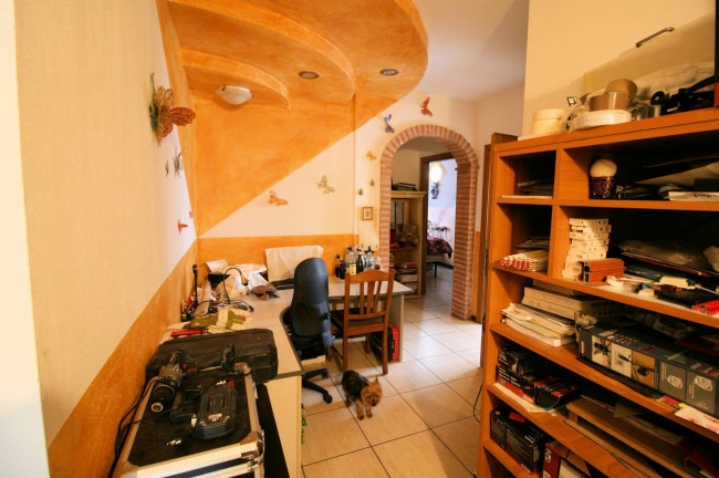 Porzione terratetto di villetta bifamiliare con giardino privato in ottima posizione in vendita a Roccastrada