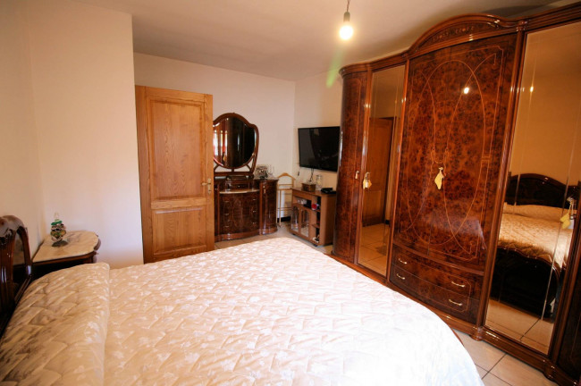 Porzione terratetto di villetta bifamiliare con giardino privato in ottima posizione in vendita a Roccastrada