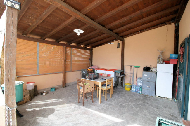 Porzione terratetto di villetta bifamiliare con giardino privato in ottima posizione in vendita a Roccastrada