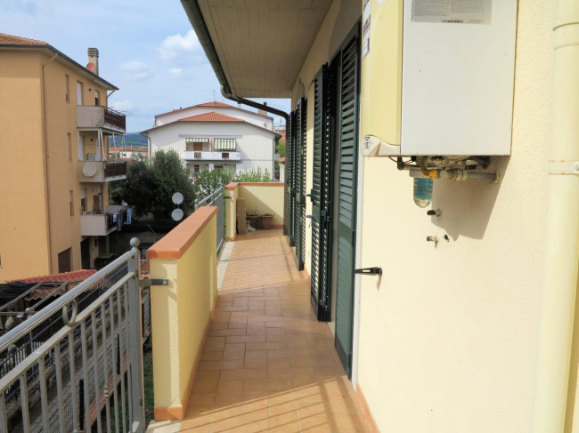 Appartamento al piano primo con giardino in vendita a Roccastrada