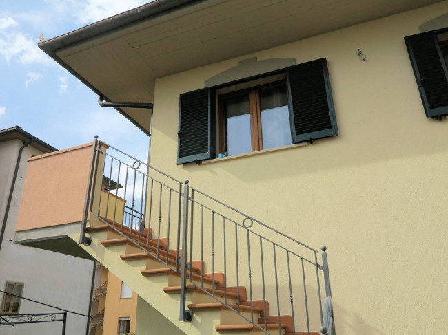 Appartamento al piano primo con giardino in vendita a Roccastrada