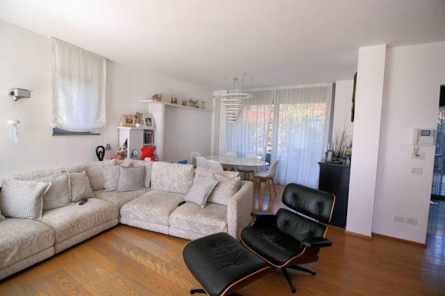 Villetta libera su quattro lati con giardino e vista mare in vendita a Livorno