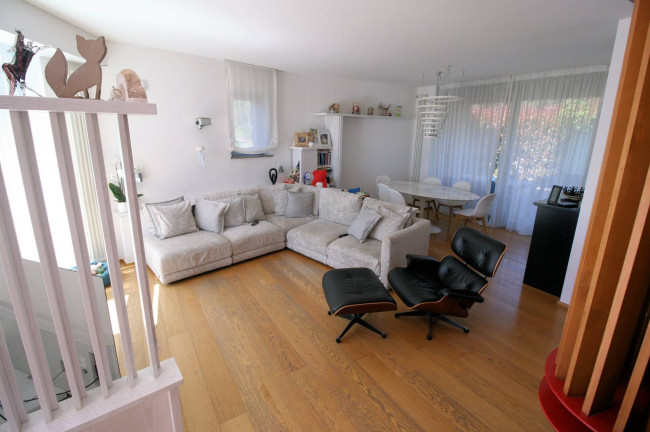 Villetta libera su quattro lati con giardino e vista mare in vendita a Livorno