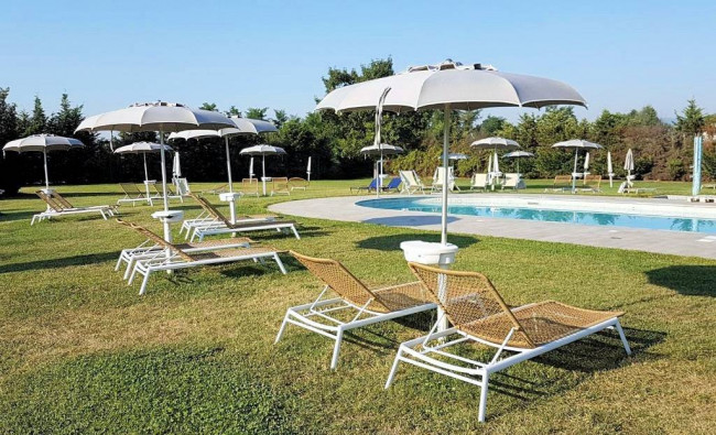Casale ristrutturato con parco e piscina in vendita a Altopascio