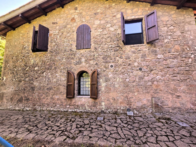 Rustico ristrutturato in posizione collinare in vendita a Roccastrada