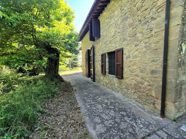 Rustico ristrutturato in posizione collinare in vendita a Roccastrada