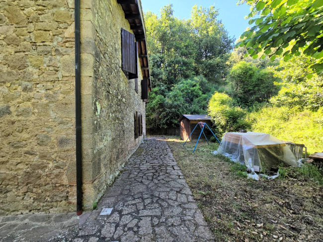 Rustico ristrutturato in posizione collinare in vendita a Roccastrada