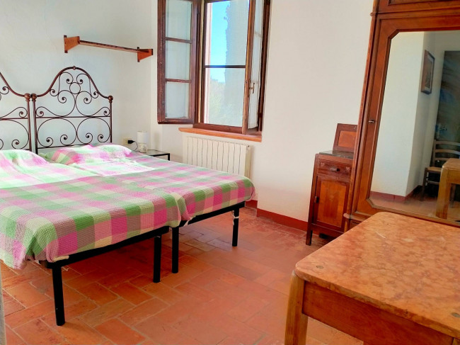Casale in stile rustico Toscano con annessi e terreno a venti minuti dal mare in vendita a Monteverdi Marittimo