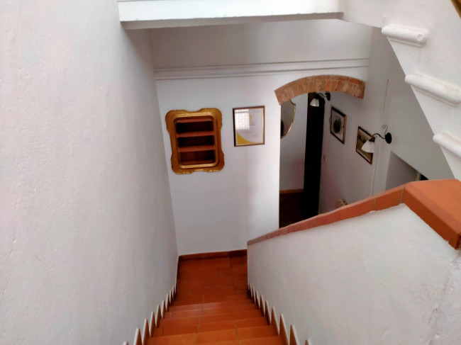 Casale in stile rustico Toscano con annessi e terreno a venti minuti dal mare in vendita a Monteverdi Marittimo