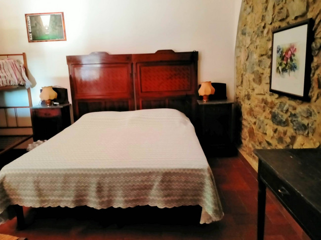 Casale in stile rustico Toscano con annessi e terreno a venti minuti dal mare in vendita a Monteverdi Marittimo