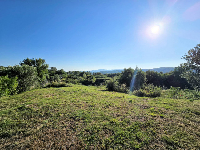 Casale in stile rustico Toscano in posizione panoramica con annesso e 54 ettari di terreno in vendita a Monterotondo Marittimo