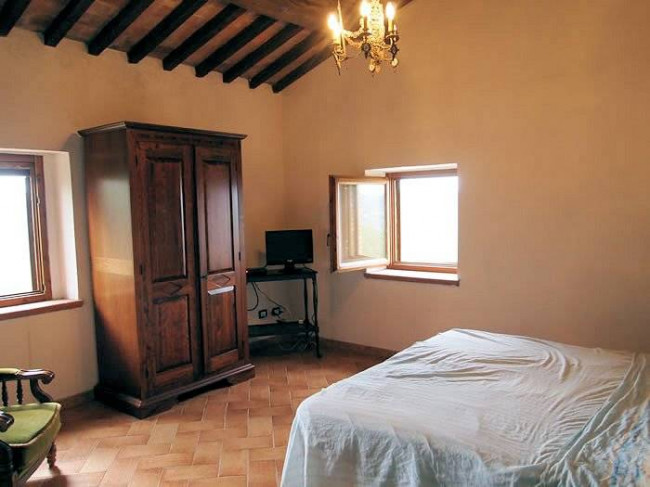 Casale in stile rustico Toscano in posizione panoramica con annesso e 54 ettari di terreno in vendita a Monterotondo Marittimo