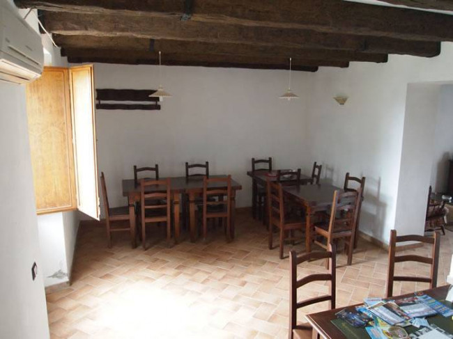 Casale in stile rustico Toscano in posizione panoramica con annesso e 54 ettari di terreno in vendita a Monterotondo Marittimo