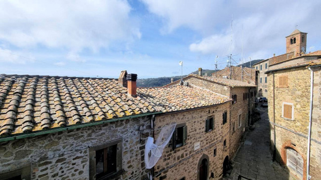 Terratetto indipendente nel centro del paese in vendita a Montecatini Val di Cecina