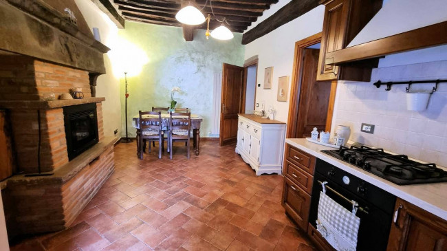 Terratetto indipendente nel centro del paese in vendita a Montecatini Val di Cecina