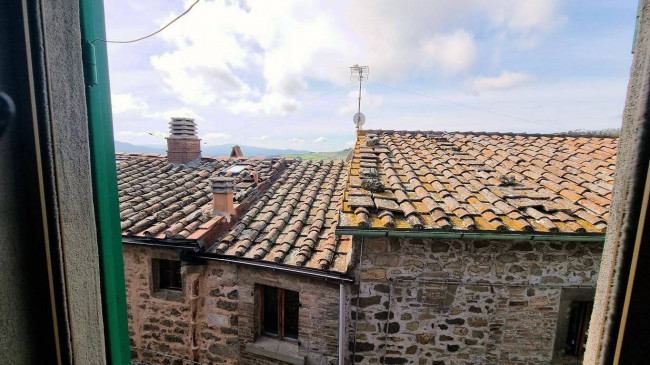 Terratetto indipendente nel centro del paese in vendita a Montecatini Val di Cecina